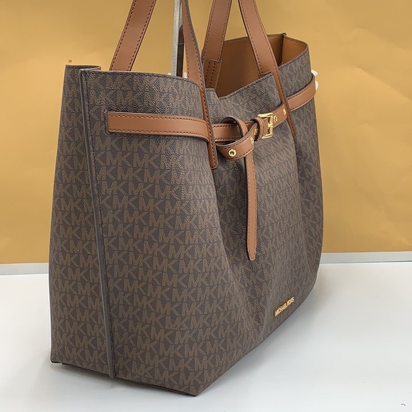 MICHAEL KORS
Emilia Large Logo Tote Shoulder Bag
COLOR BROWN
NWT - Picture 11 of 16